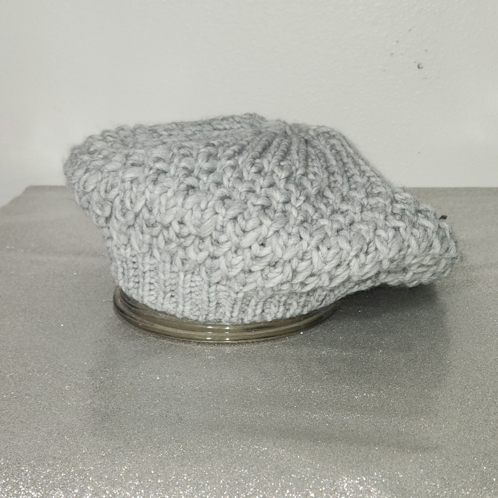 NWT ..   Women's Chunky Knit BA-BO Gray Beret